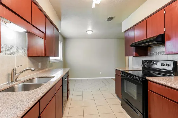 $1,580 | 701 East Mission Street, Crowley, TX 76036