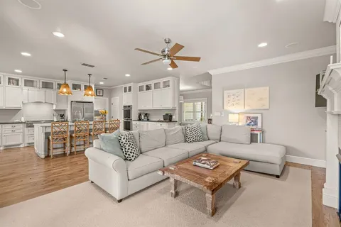 $825,000 | 809 Edgefield Road, Fort Worth, TX 76107