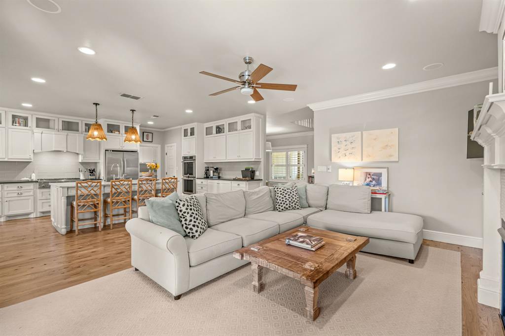 809 Edgefield Road Fort Worth, TX 76107 - Photo 12 of 32
