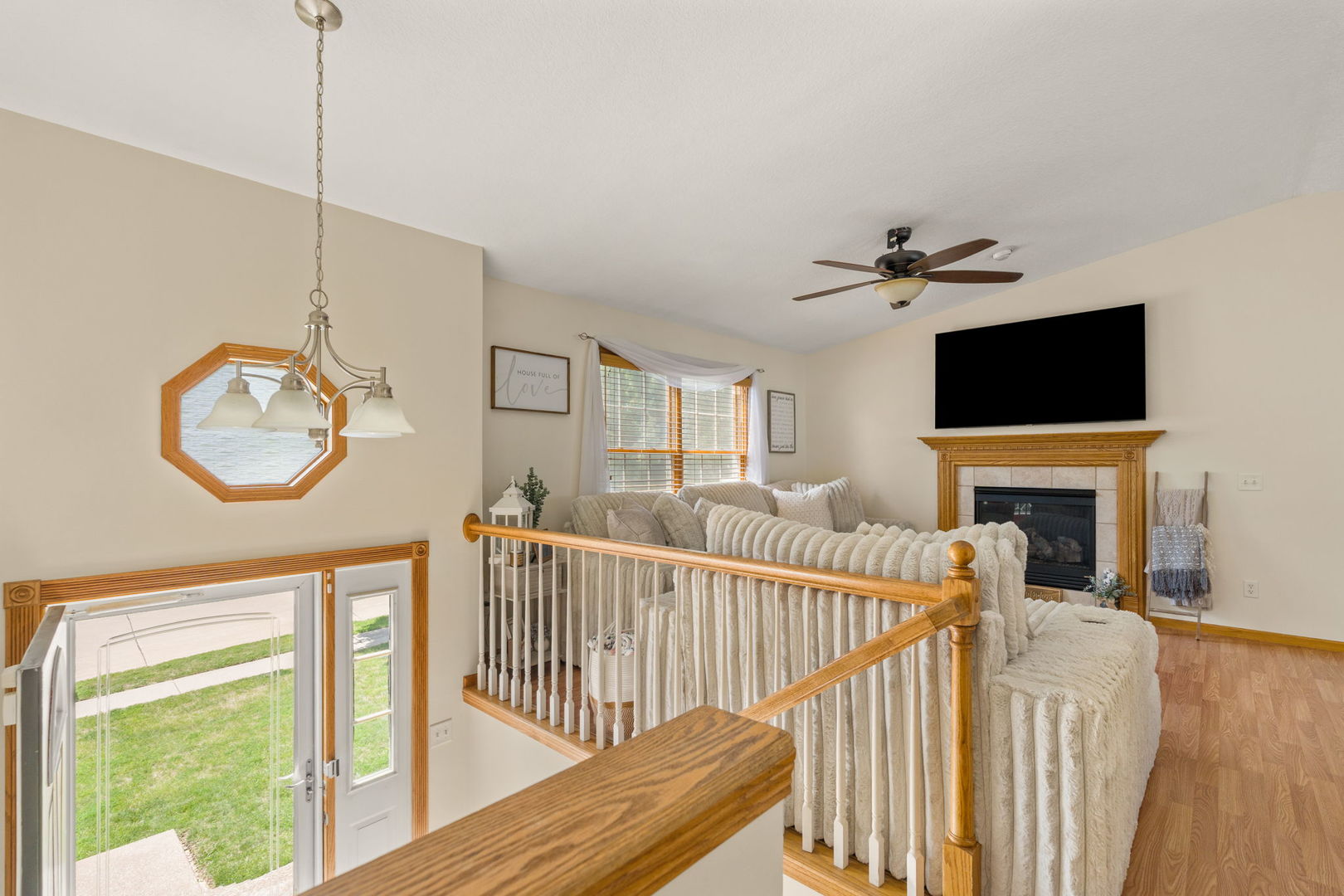 5343 Hillandale Road Davenport, IA 52806 - Photo 3 of 36