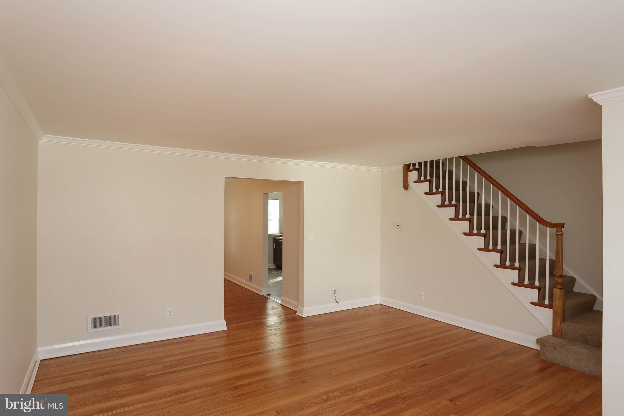 6139 Regent Park Road Baltimore, MD 21228 - Photo 24 of 27 Living Room