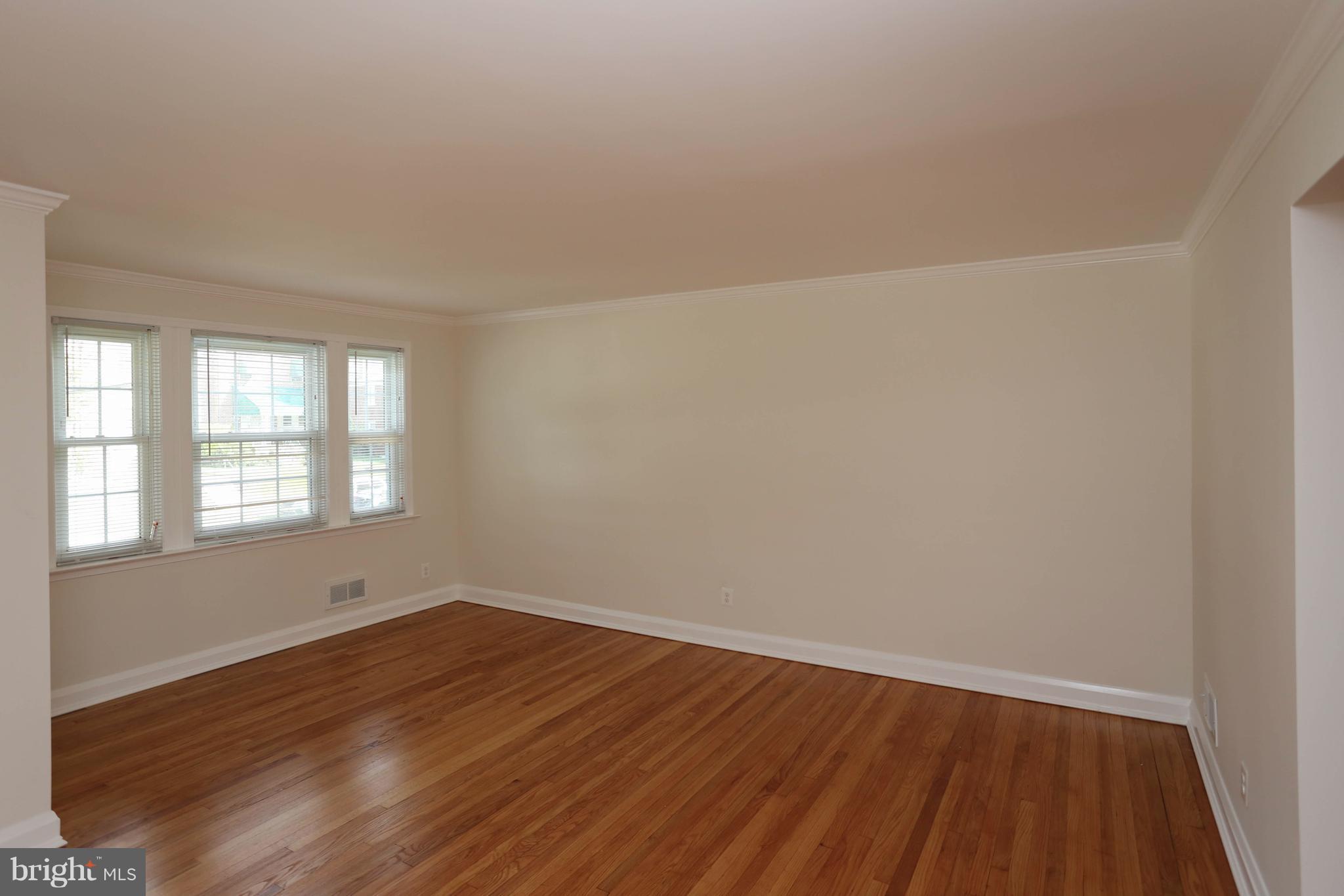 6139 Regent Park Road Baltimore, MD 21228 - Photo 25 of 27 Dining Room