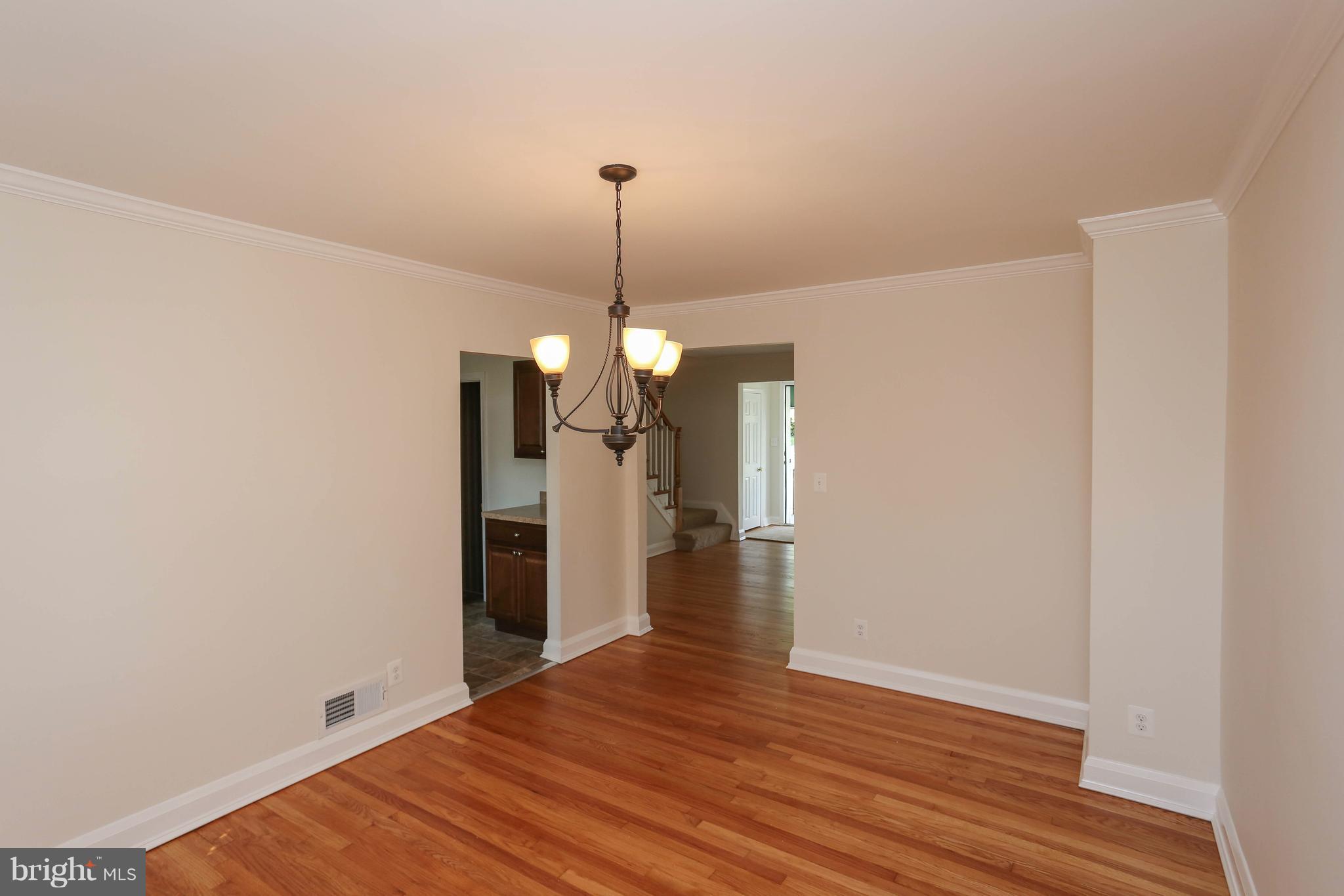 6139 Regent Park Road Baltimore, MD 21228 - Photo 7 of 27 Dining Room