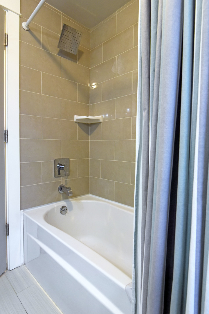 Undisclosed Address Chicago, IL 60625 - Photo 22 of 33