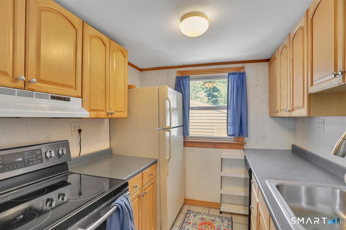 13 Predem Road Bristol, CT 06010 - Photo 10 of 31