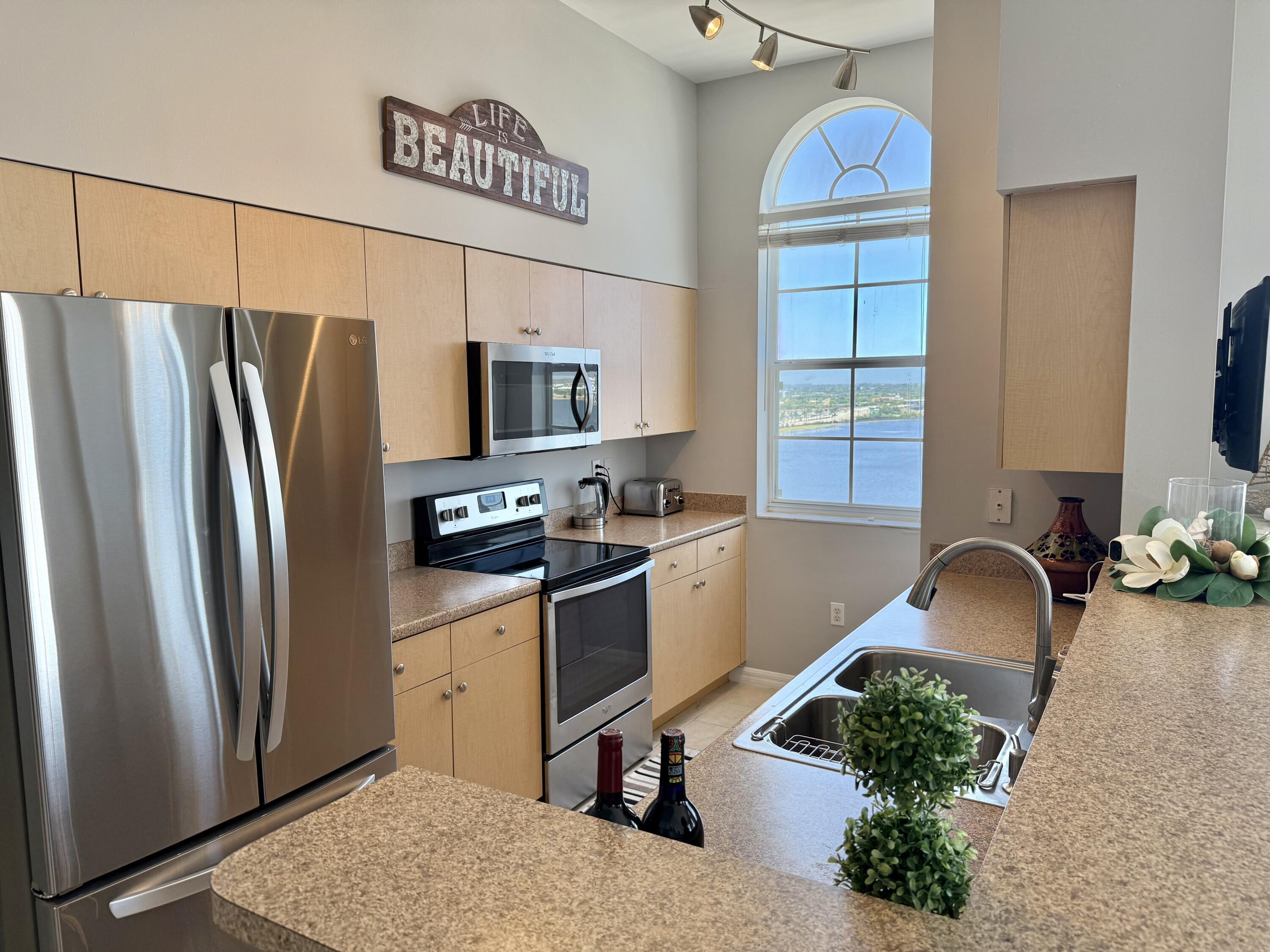 616 Clearwater Park Road, Unit LP01 West Palm Beach, FL 33401 - Photo 7 of 35 KITCHEN