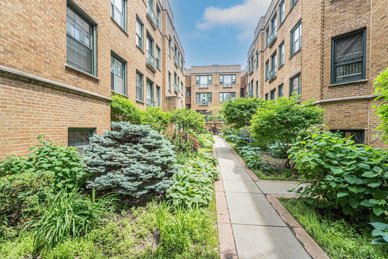 7025.5 North Sheridan Road, Unit G Chicago, IL 60626 - Photo 3 of 17 Gallery Image 3