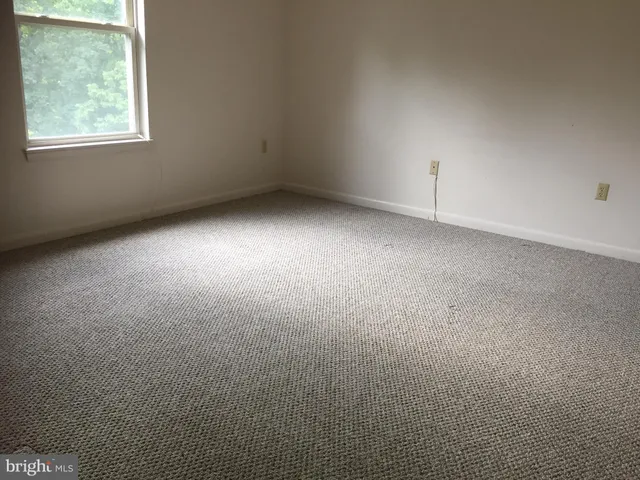 $950 | 329 South Church Street, Woodstock, VA 22664