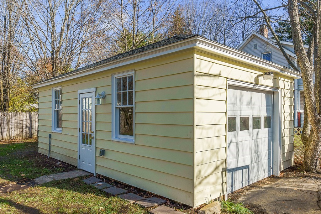 20 Lancaster Road Shirley, MA 01464 - Photo 6 of 38