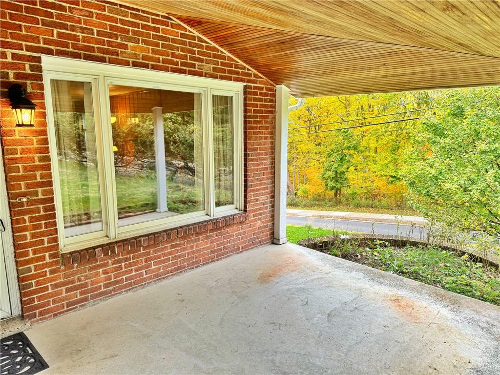305 Beadling Road Pittsburgh, PA 15228 - Photo 4 of 41 Gallery Image 4
