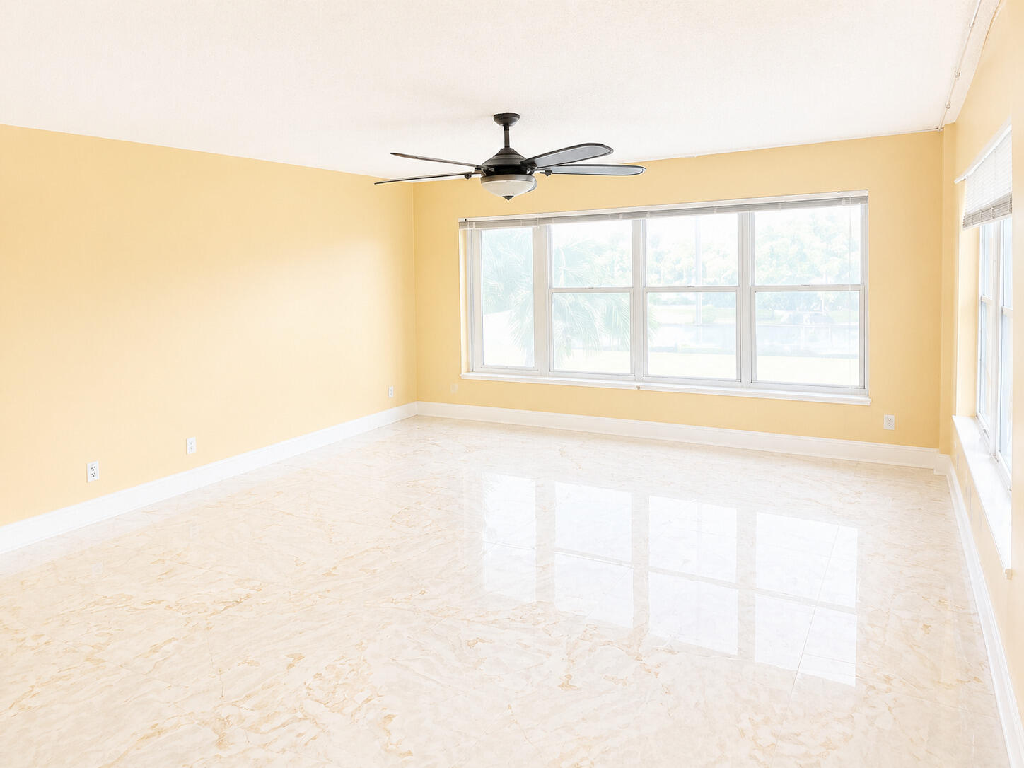 10777 West Sample Road, Unit 312 Coral Springs, FL 33065 - Photo 4 of 15 Living Room