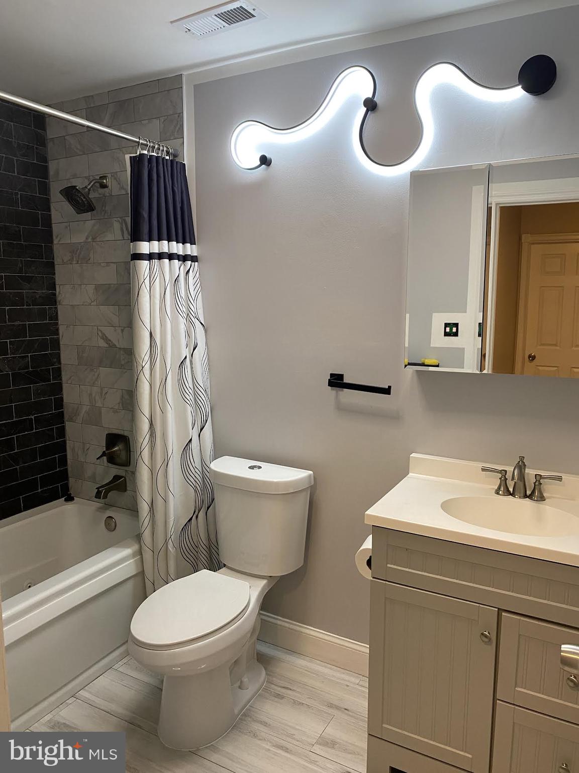 20 Hampton Gate Drive Sicklerville, NJ 08081 - Photo 7 of 14 Newly renovated bathtub!