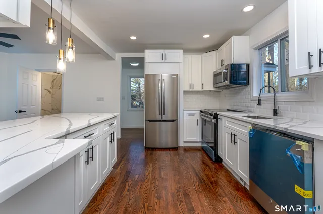 $419,999 | 8 Howard Avenue, Meriden, CT 06450