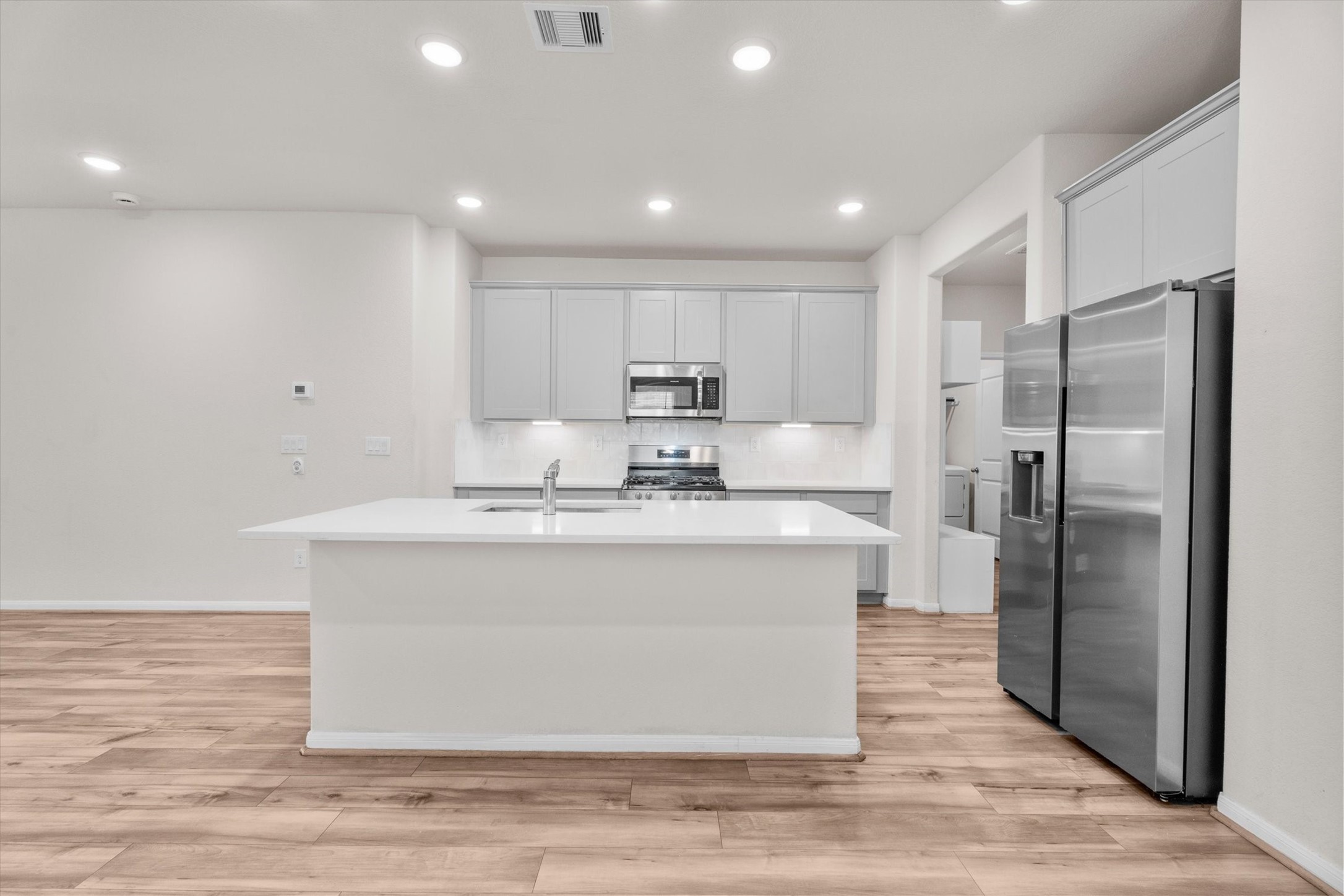 39 Courageous Side Way Magnolia, TX 77354 - Photo 7 of 44 Energy-efficient construction and contemporary finishes