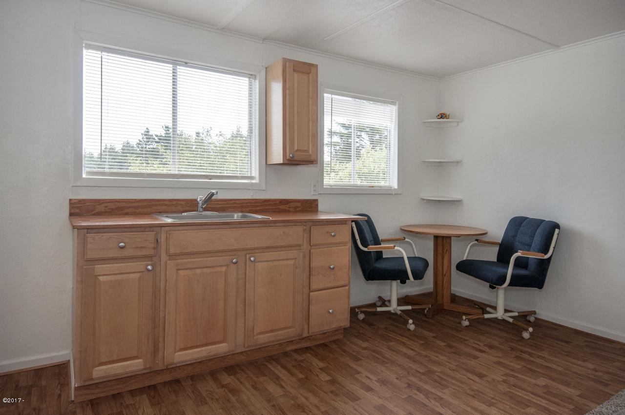 20 Graham Street Depoe Bay, OR 97341 - Photo 22 of 42 Unit 5 - View 5 (1280x850)