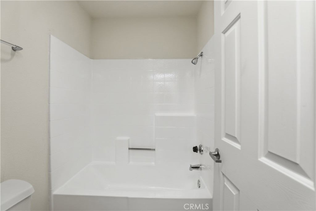 200 East Alessandro Boulevard, Unit 34 Riverside, CA 92508 - Photo 24 of 39 Bathroom #2