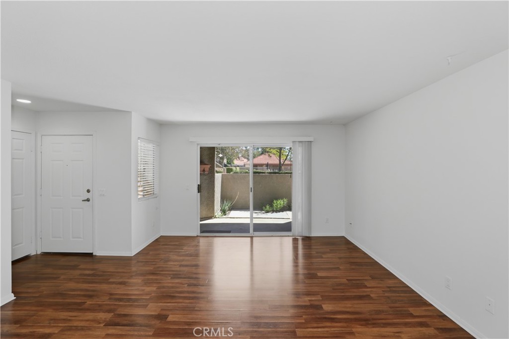 200 East Alessandro Boulevard, Unit 34 Riverside, CA 92508 - Photo 4 of 39 Entry & Living Room