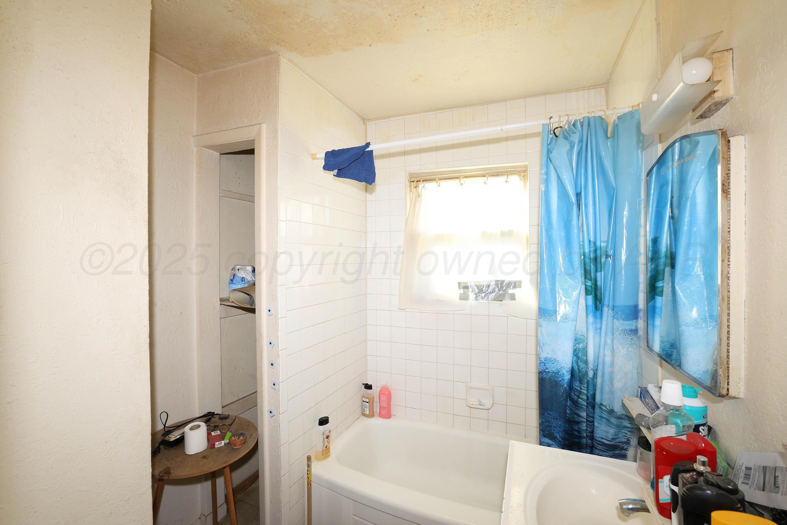 90 North Tennessee Street Amarillo, TX 79106 - Photo 20 of 22 a bathroom with a sink toilet and shower