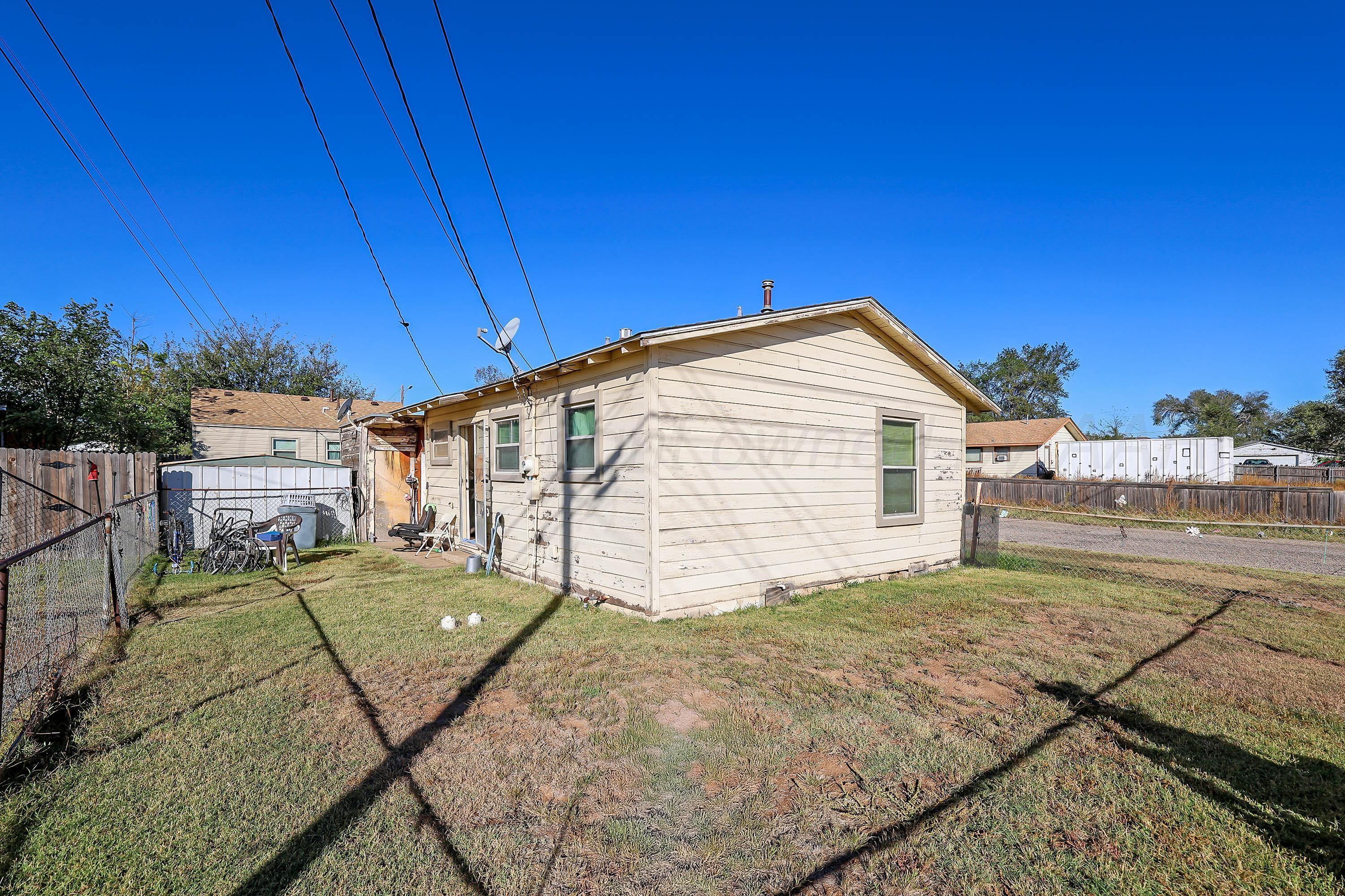 90 North Tennessee Street Amarillo, TX 79106 - Photo 21 of 22 a view of a backyard with sitting area