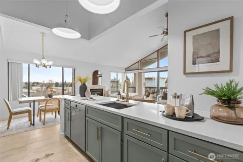 $599,950 | 4911 Fremont Avenue North, Unit 303, Seattle, WA 98103
