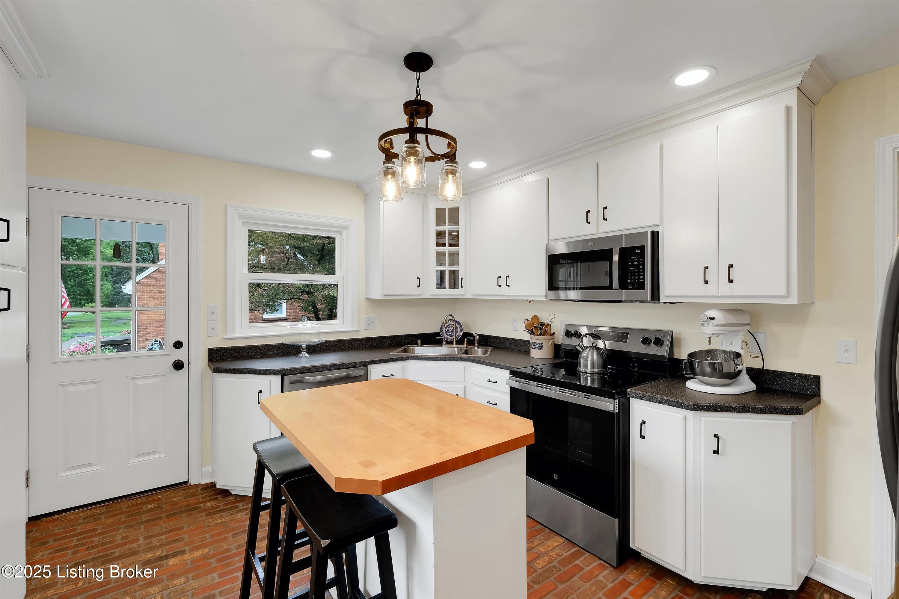 2909 Miles Road Louisville, KY 40220 - Photo 13 of 44 Kitchen