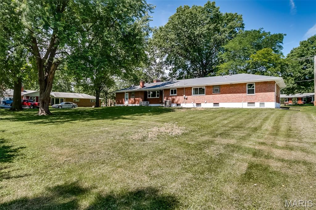 11640 Bellefontaine Road St. Louis, MO 63138 - Photo 4 of 54