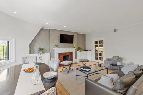$1,800,000 | 178 Commonwealth Avenue, Unit 7, Boston, MA 02116
