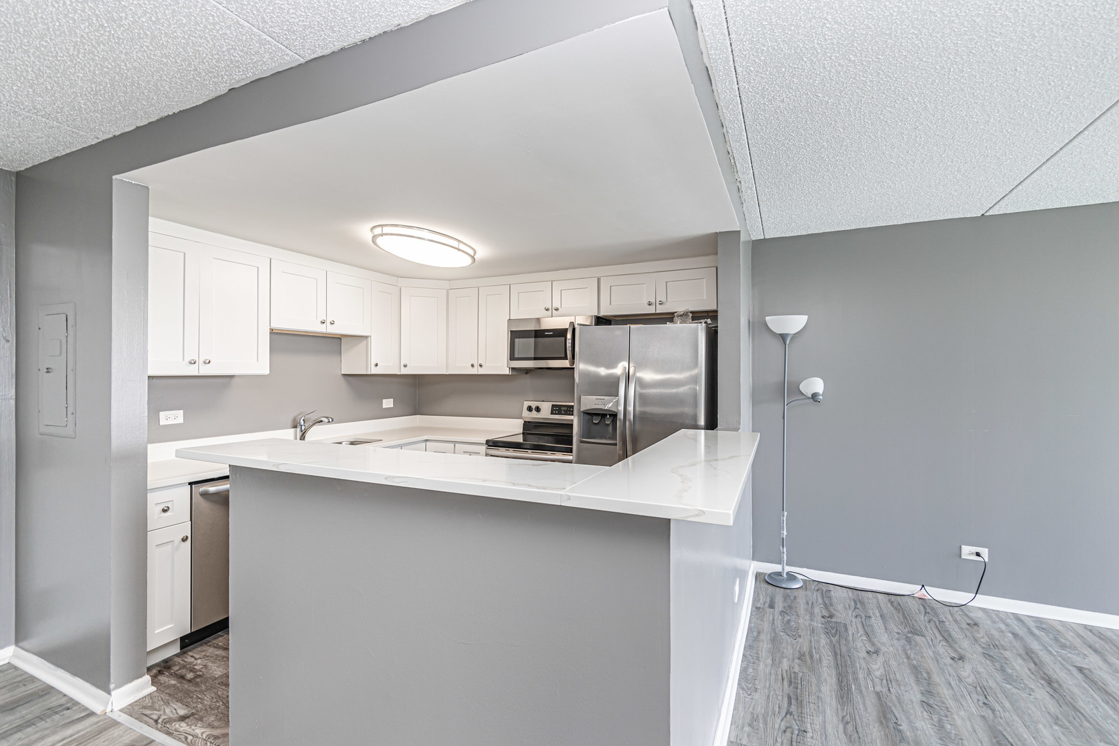 2015 South Finley Road, Unit 307 Lombard, IL 60148 - Photo 8 of 30 Gallery Image 8