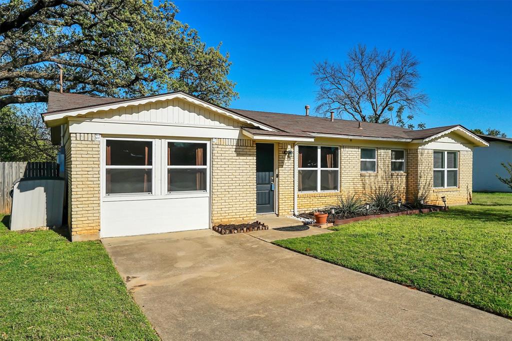 412 Fleming Drive Hurst, TX 76053 - Photo 2 of 24