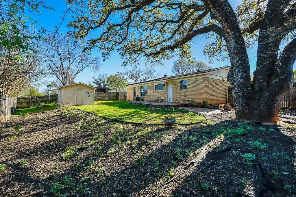 412 Fleming Drive Hurst, TX 76053 - Photo 4 of 24