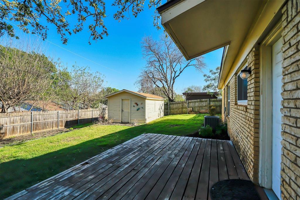 412 Fleming Drive Hurst, TX 76053 - Photo 5 of 24