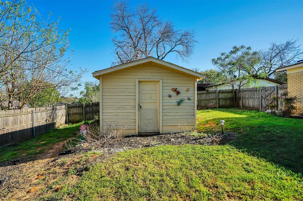 412 Fleming Drive Hurst, TX 76053 - Photo 6 of 24