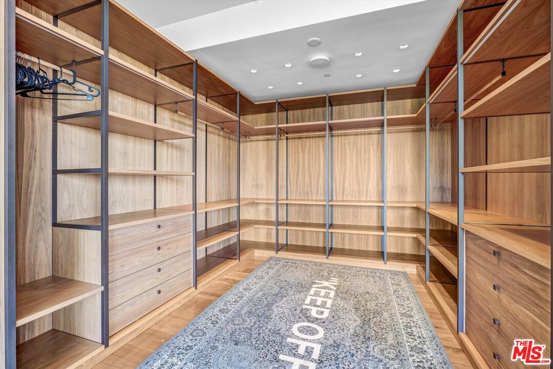 9400 Readcrest Drive Beverly Hills, CA 90210 - Photo 17 of 33 a view of walk in closet with empty racks
