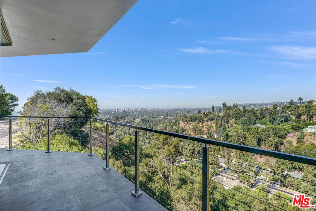 9400 Readcrest Drive Beverly Hills, CA 90210 - Photo 22 of 33 a view of a balcony with an outdoor space