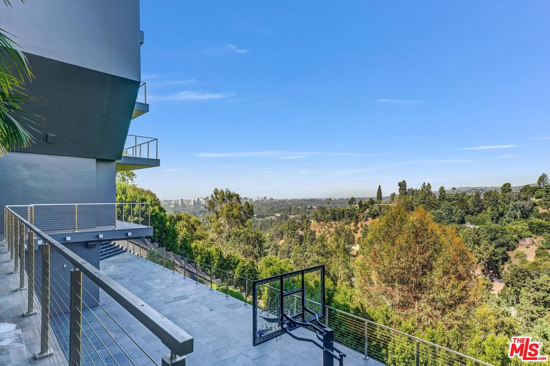 9400 Readcrest Drive Beverly Hills, CA 90210 - Photo 23 of 33 a view of a balcony with an outdoor space