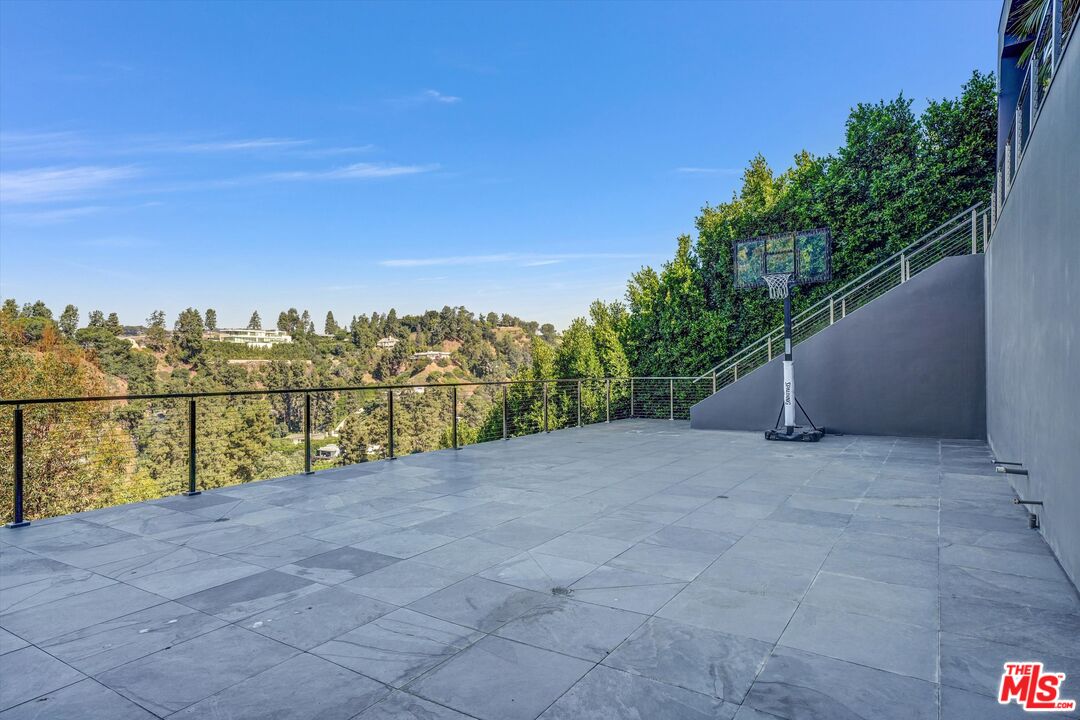 9400 Readcrest Drive Beverly Hills, CA 90210 - Photo 24 of 33