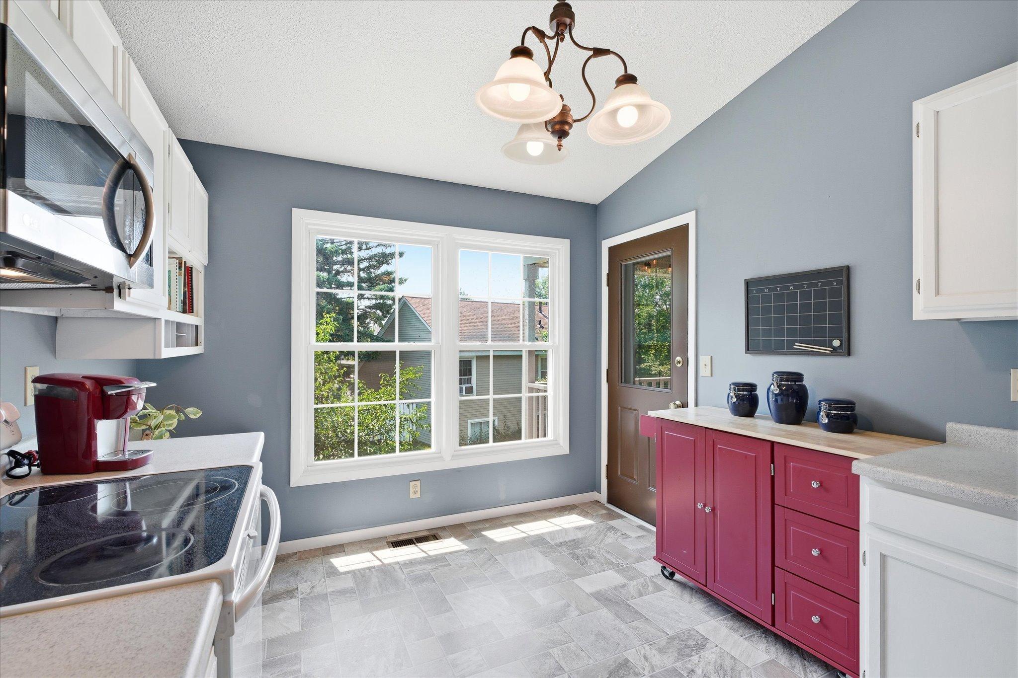 7477 West 110th Street Bloomington, MN 55438 - Photo 9 of 48
