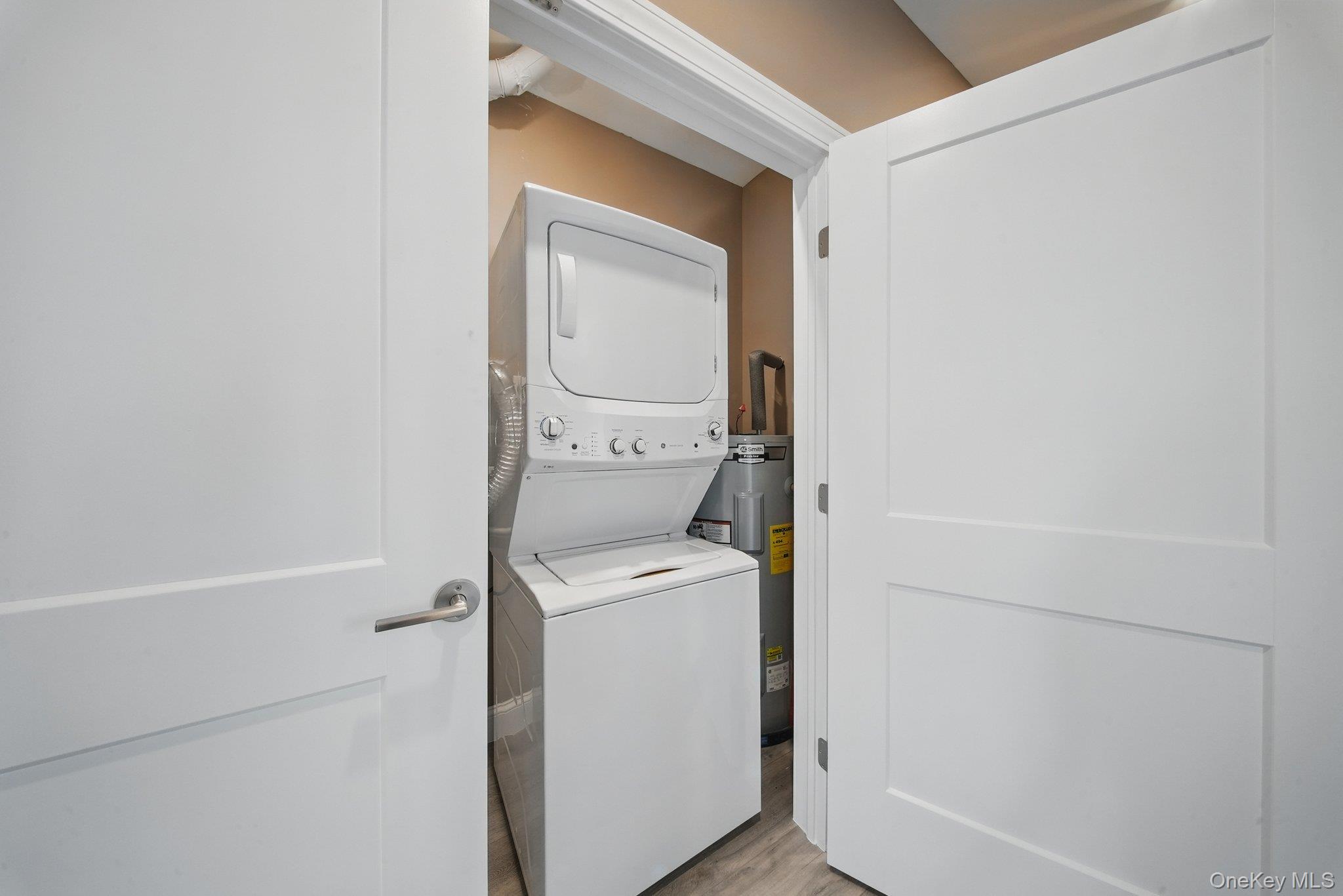6 Giada Lane, Unit 6 Middletown, NY 10940 - Photo 19 of 29 a utility room with dryer and washer
