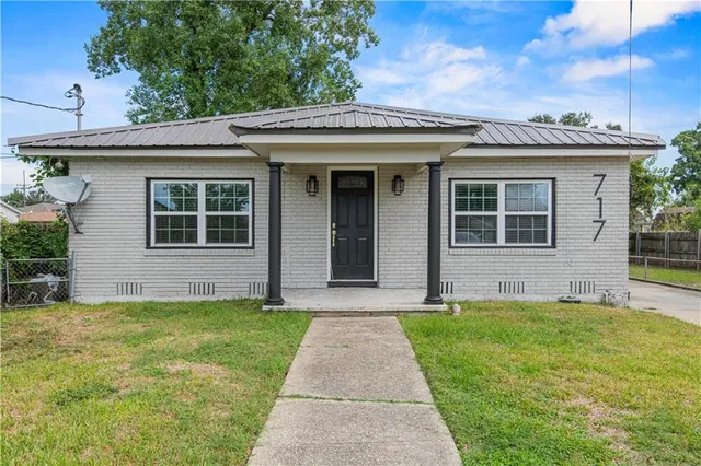 $2,350 | 717 Calvert Street, Unit A, Metairie, LA 70001