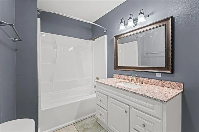 $2,350 | 717 Calvert Street, Unit A, Metairie, LA 70001