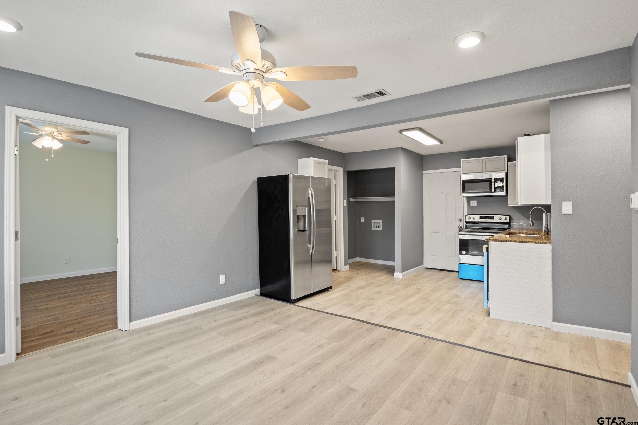 903 Hester Street Arlington, TX 76011 - Photo 6 of 17