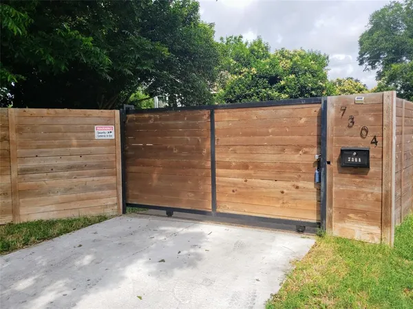$2,250 | 7304 Grand Canyon Drive, Austin, TX 78752