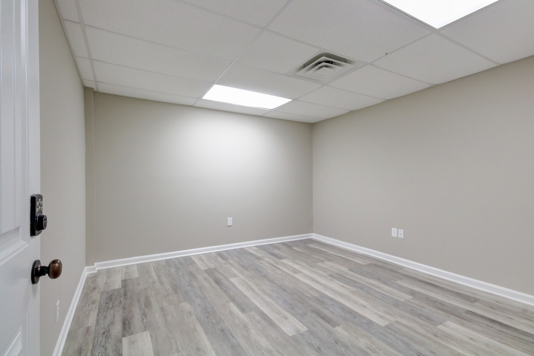 1017 South Riverside Drive Clarksville, TN 37040 - Photo 26 of 51 a view of a room