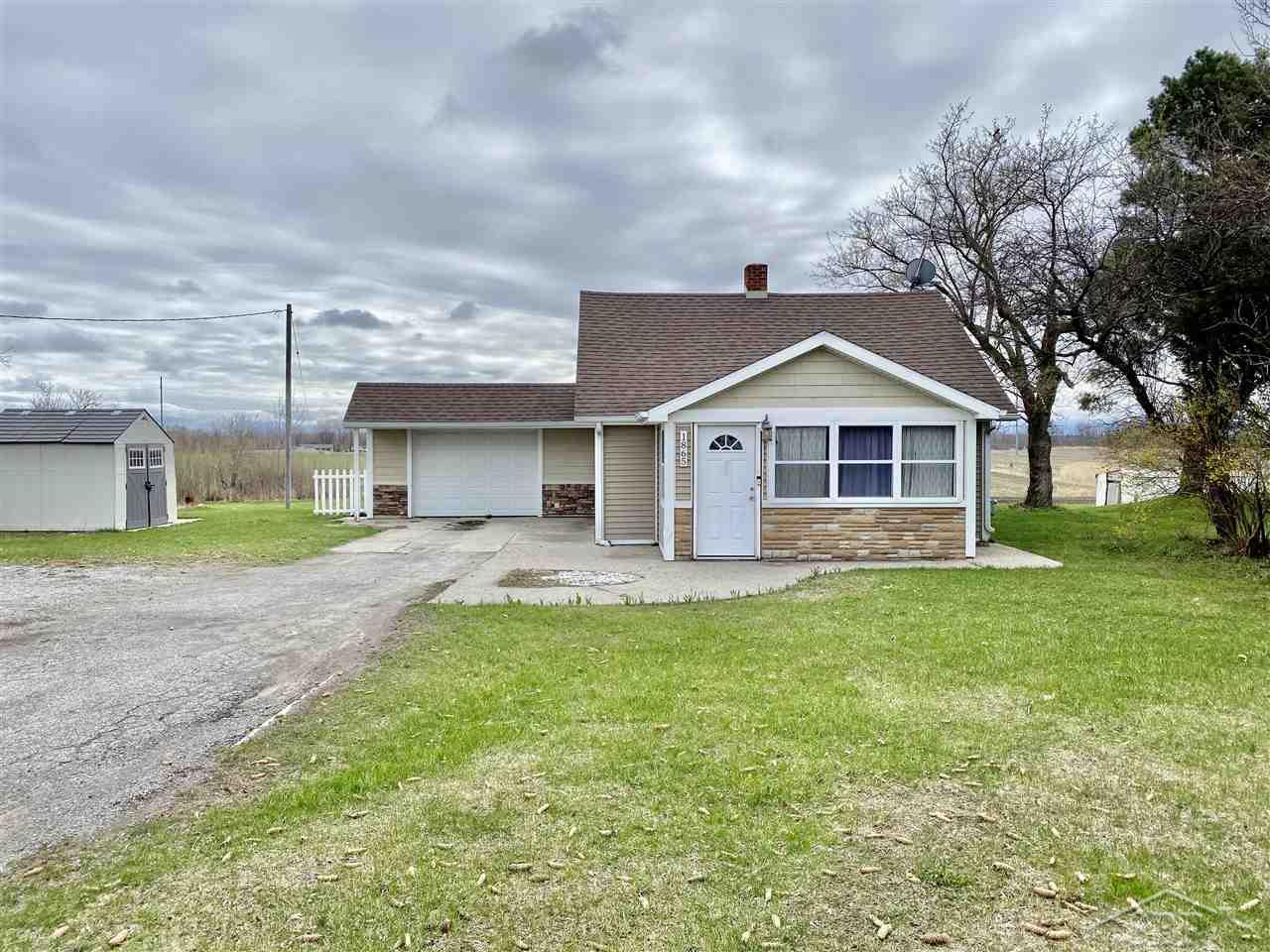 1865 South Huron Road Kawkawlin, MI 48631 - Photo 1 of 25