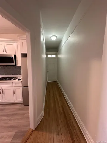 $2,700 | 117 Plandome Road, Unit 2R, Manhasset, NY 11030