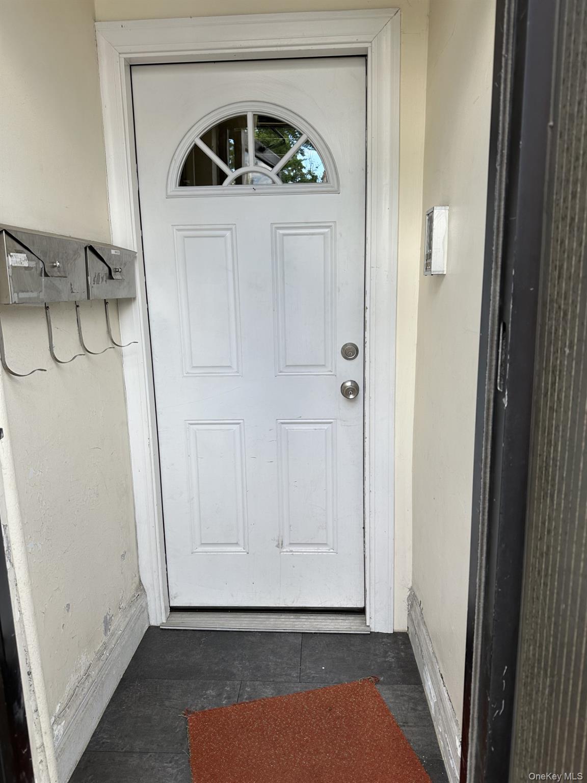 117 Plandome Road, Unit 2R Manhasset, NY 11030 - Photo 2 of 13 Entrance to property