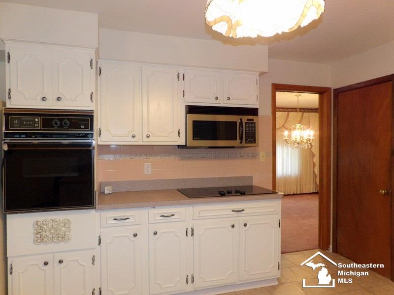 26215 Allen Road Woodhaven, MI 48183 - Photo 21 of 38