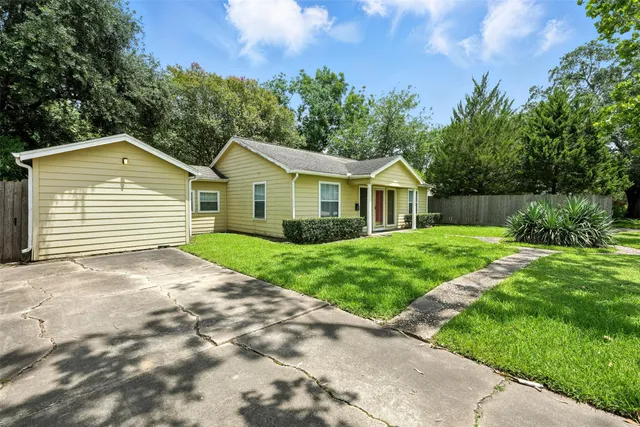 a view of outdoor space yard and front view of a house