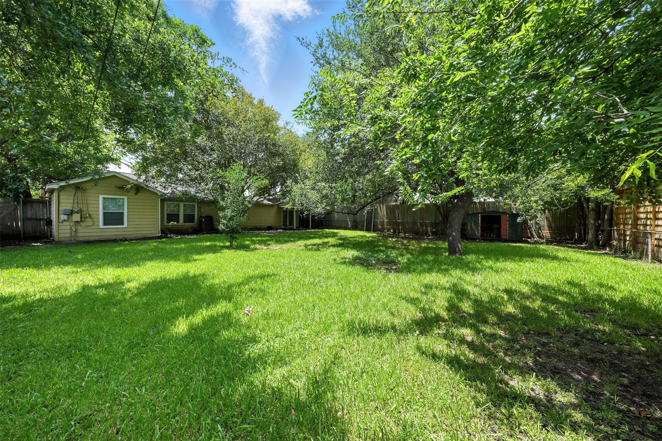 6305 South Rice Avenue Bellaire, TX 77401 - Photo 9 of 23 a front view of house with a garden
