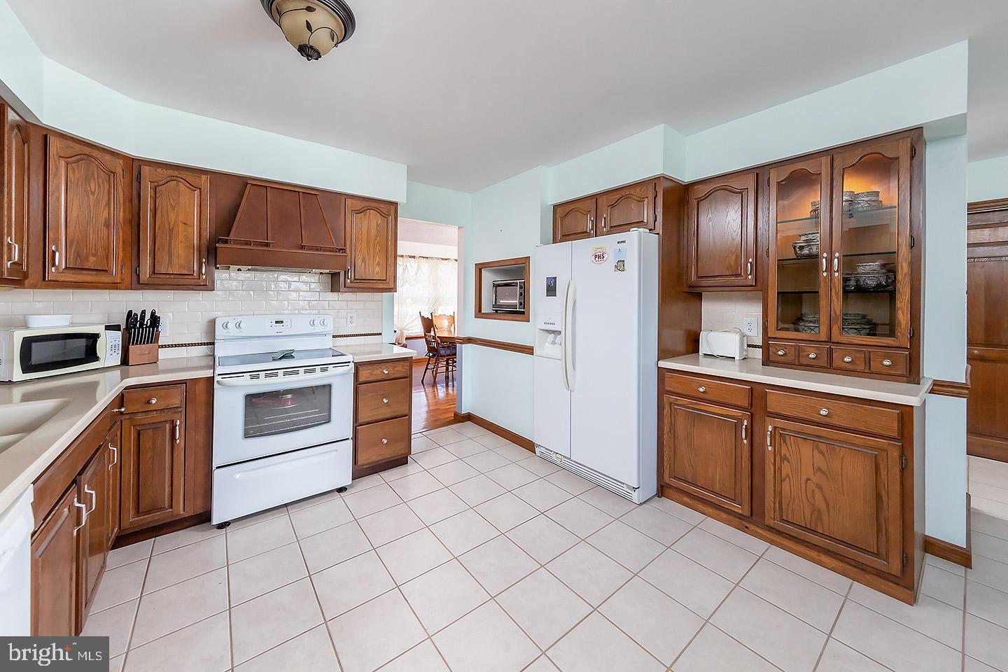 560 Tomlin Road Gibbstown, NJ 08027 - Photo 14 of 25 Kitchen (right of photo leads to laundry area)